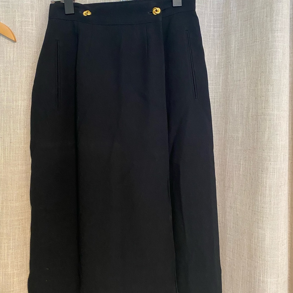 Liz Claiborne Black and Gold Pleated Midi Skirt